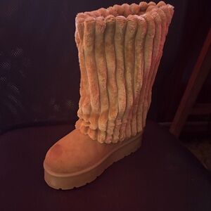 Women's Tan Winter Boots with Plush Lining